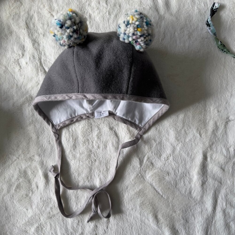Briar baby wool pom pom bonnet